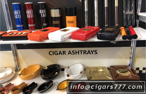 сигарные аксессуары на выставке
